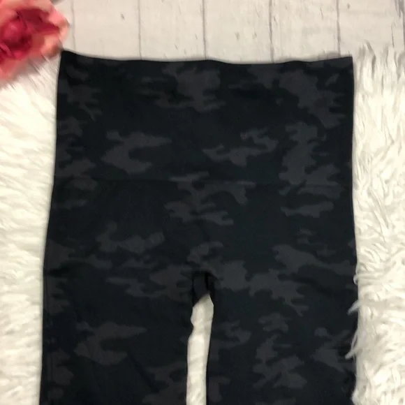 Spanx Seamless Camo High Waisted Leggings - Picture 10 of 13